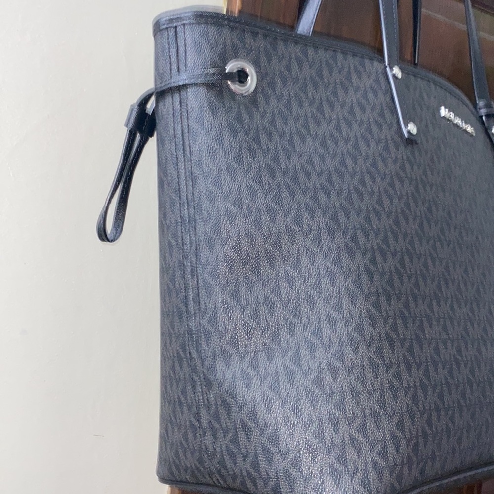 ***AUTHENTIC MICHAEL KORS BLACK TOTE BAG 🖤🖤🖤*** - Picture 3 of 13